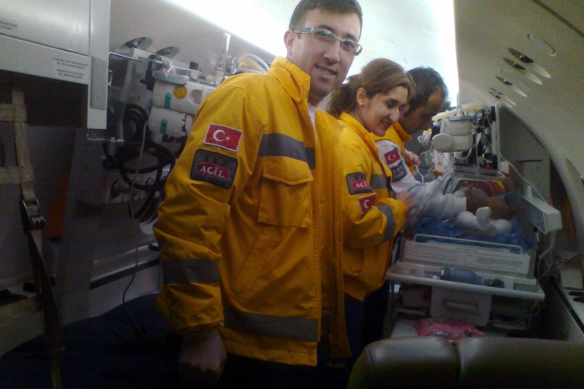Minik Bebeği Uçak Ambulans Hastaneye Yetiştirdi