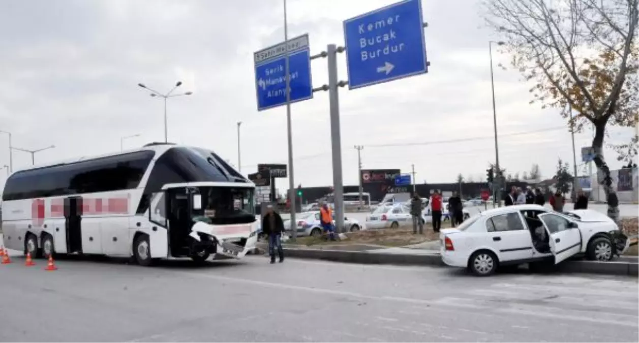 Kırmızı Işık İhlali Kazası: 2 Yaralı