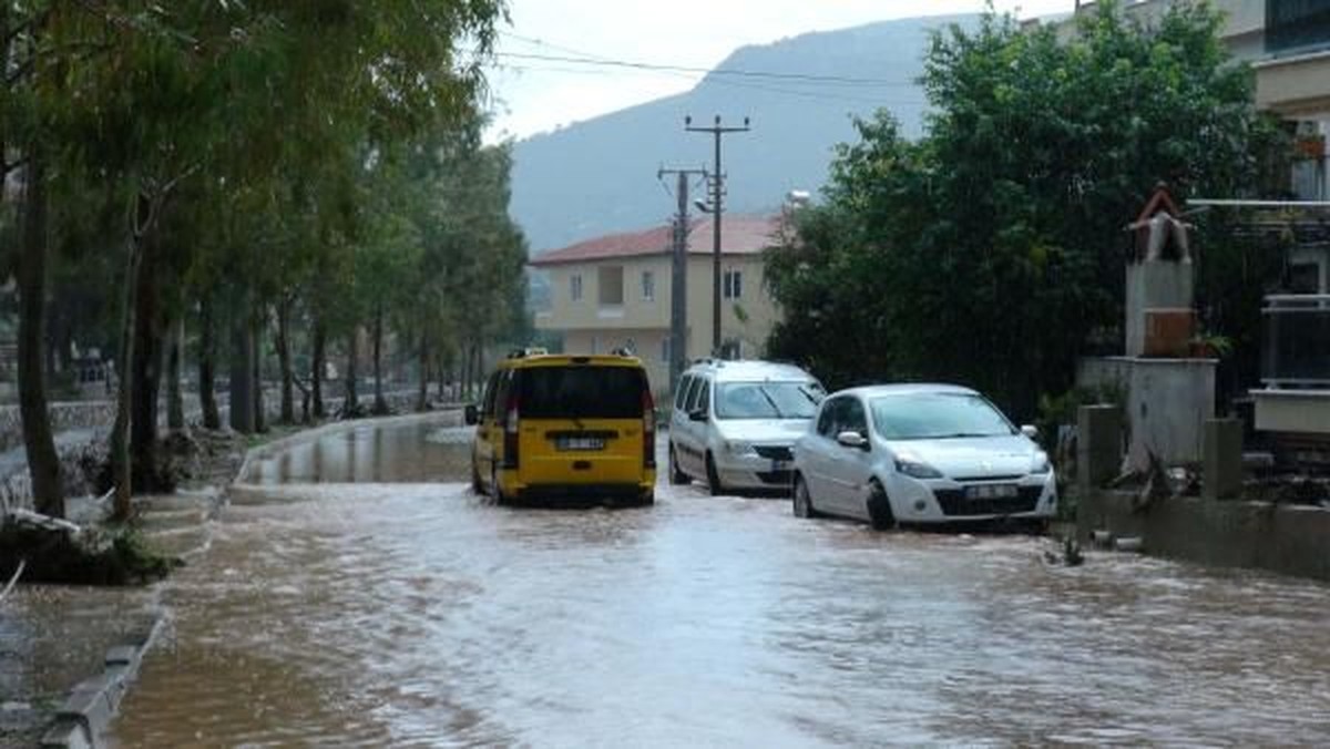 Marmaris\'te Sağanak Etkili Oldu