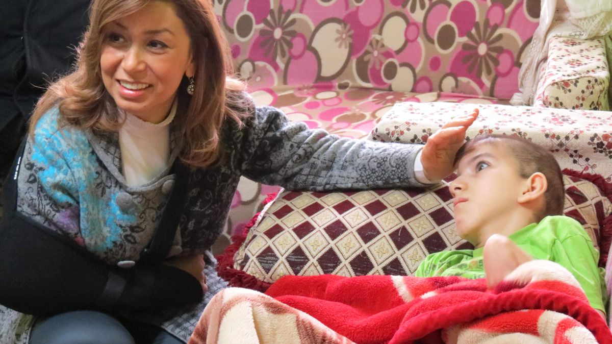 Milletvekili Çalık\'tan Felçli Çocuğa Ziyaret
