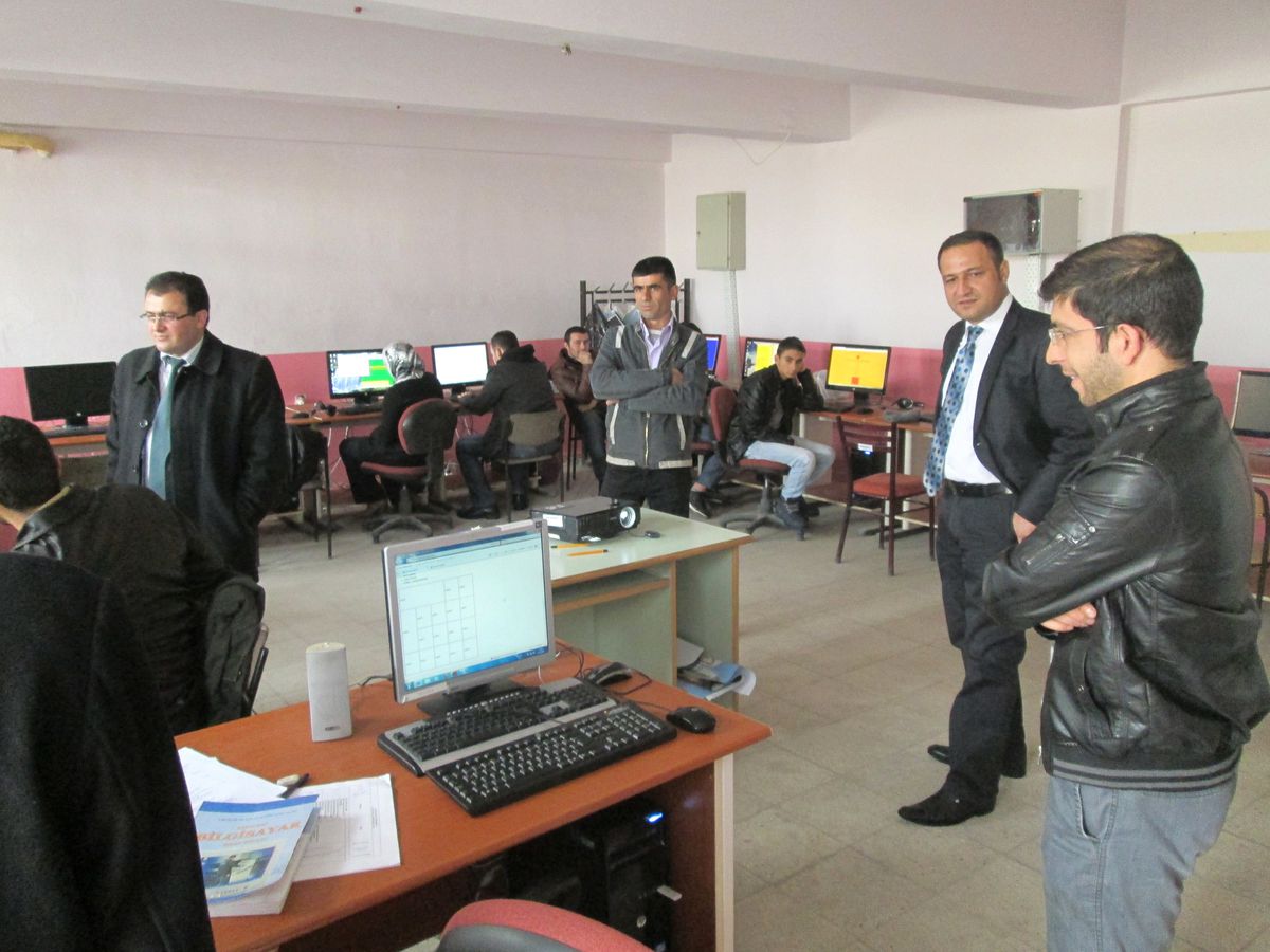 Müdür Sarıdağ, Halk Eğitim Kurslarını Ziyaret Etti
