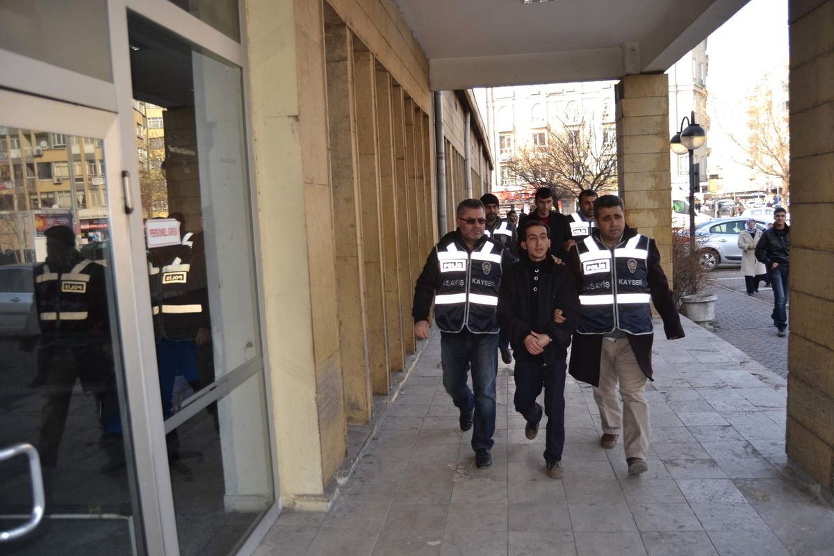 "Sen Böyle Adammıydın?"