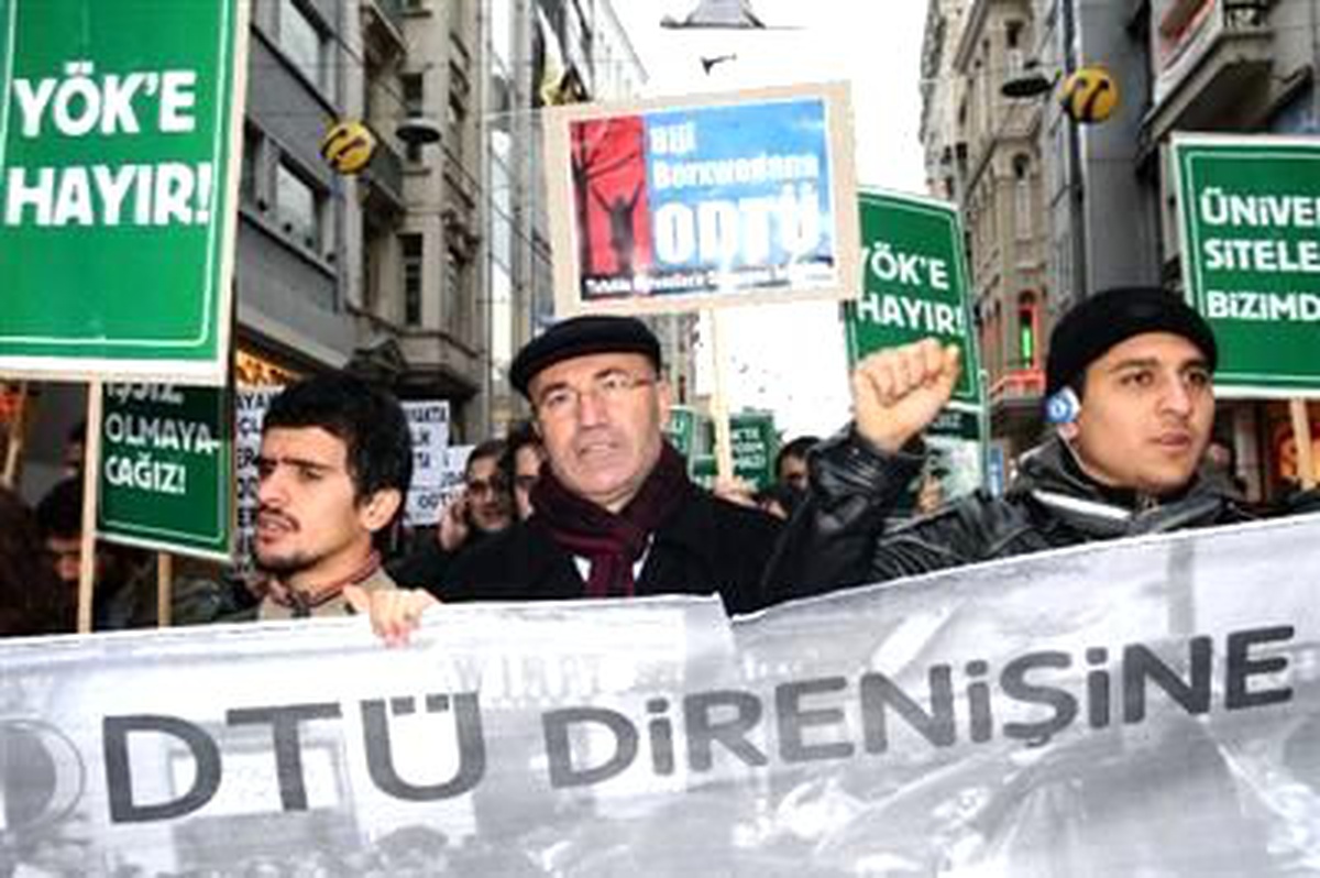 Taksim'de ODTÜ'lü Öğrencilere Destek Yürüyüşü