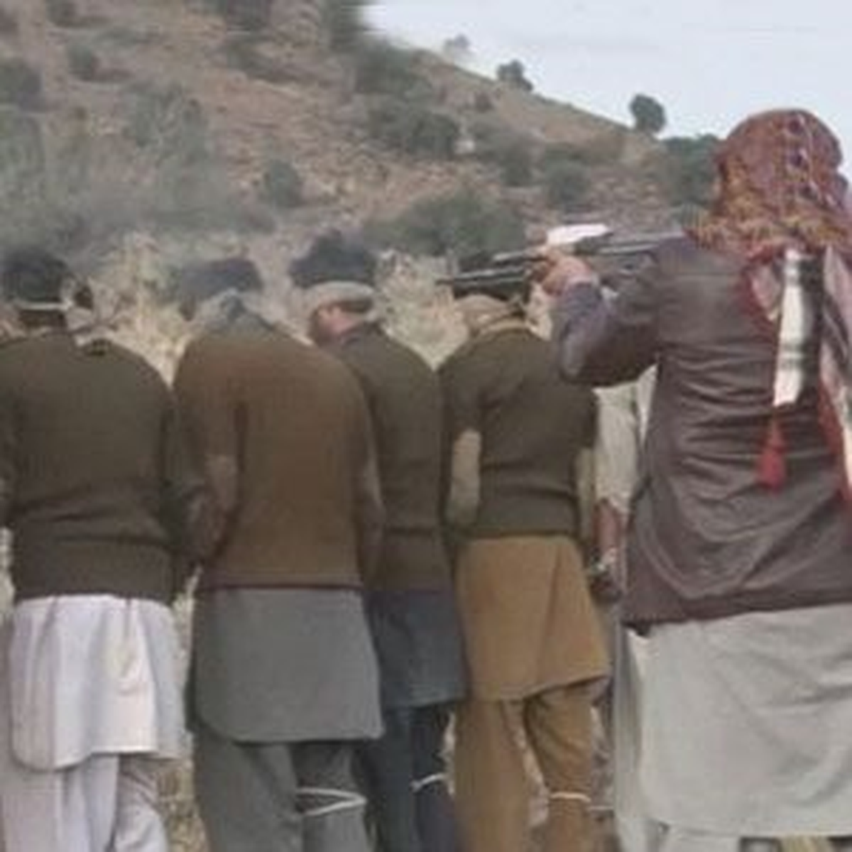 Taliban, Pakistan\'da 21 Korucuyu Kurşuna Dizdi