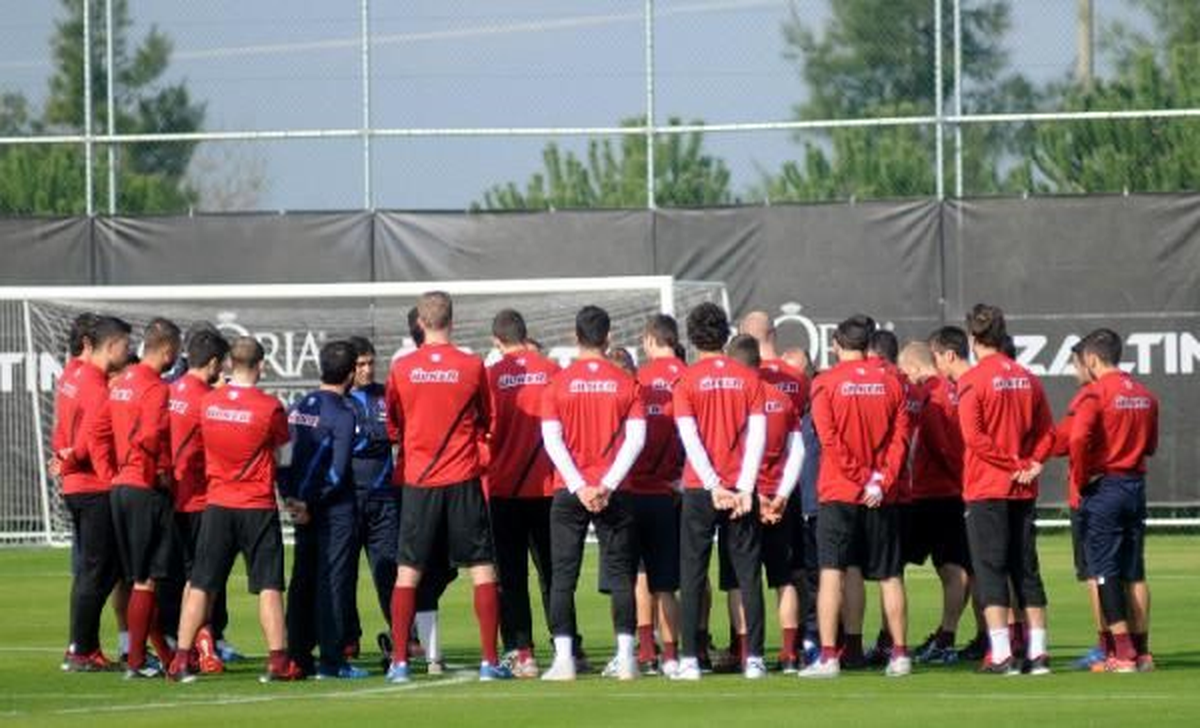 Trabzonspor\'un Antalya Kampı Başladı
