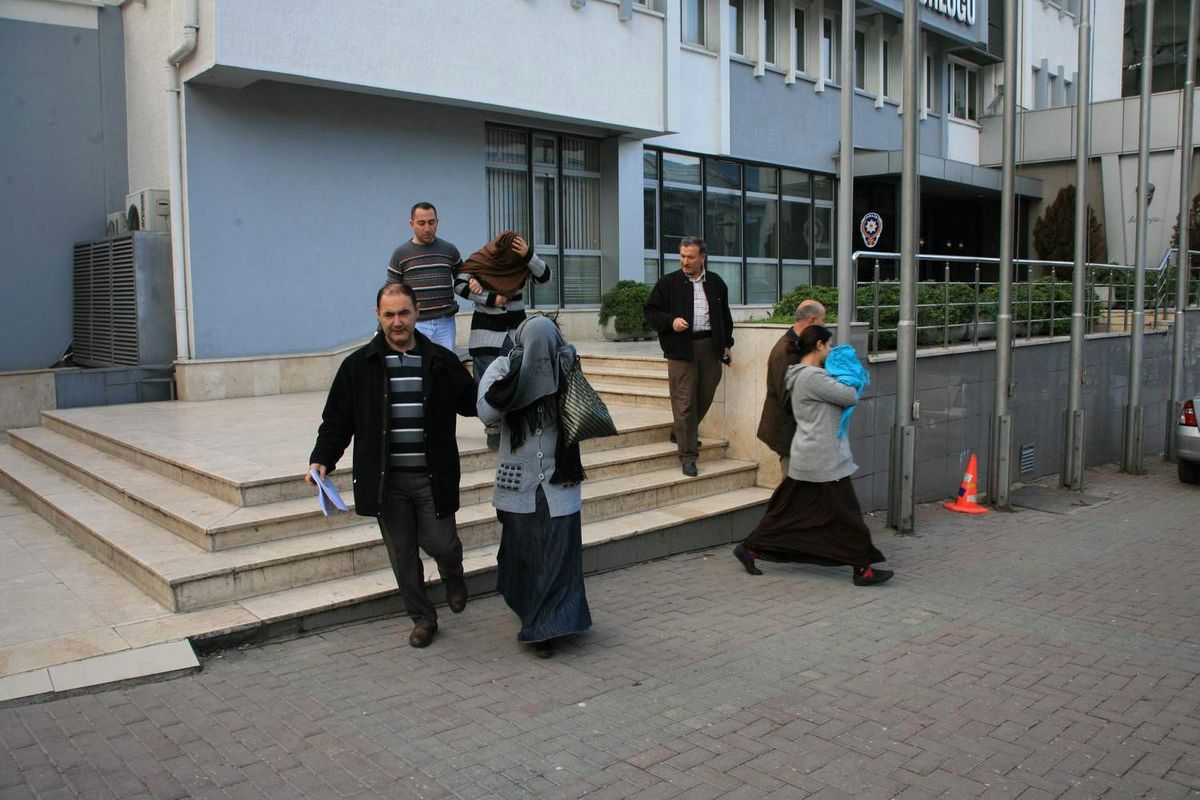 Yılbaşı Fareleri Polise Yakalandı
