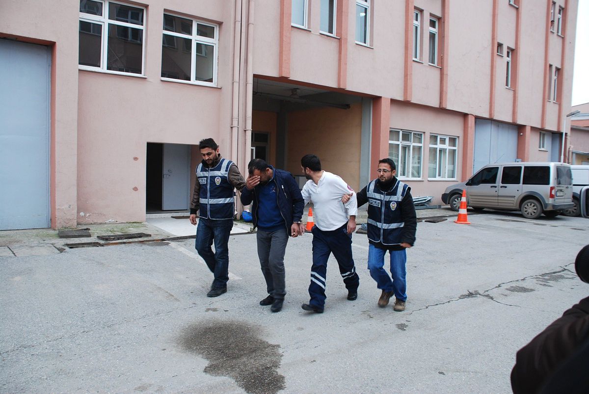 Ambulansla Esrar Sevkiyatına Polis Engeli