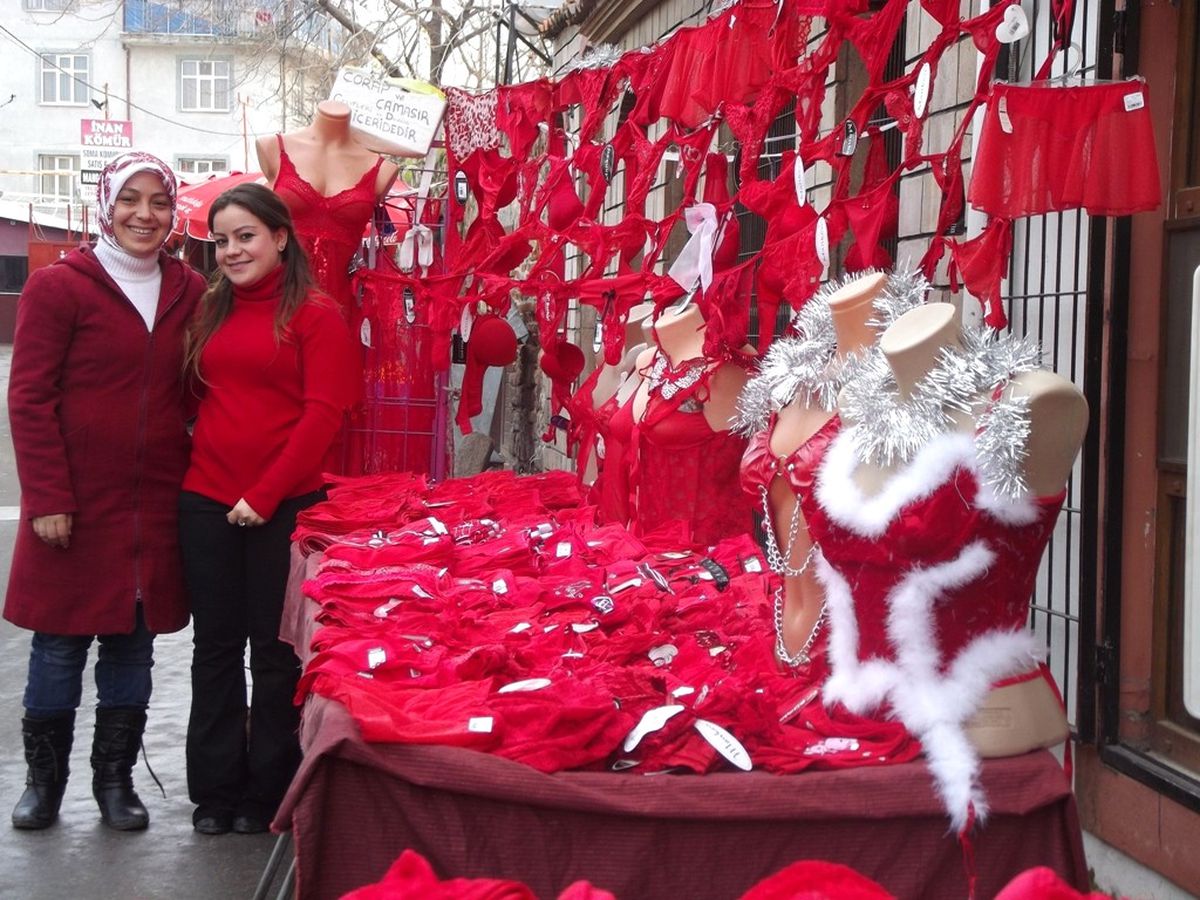 Ayvalık\'ta Yeni Yıl Kırmızısı