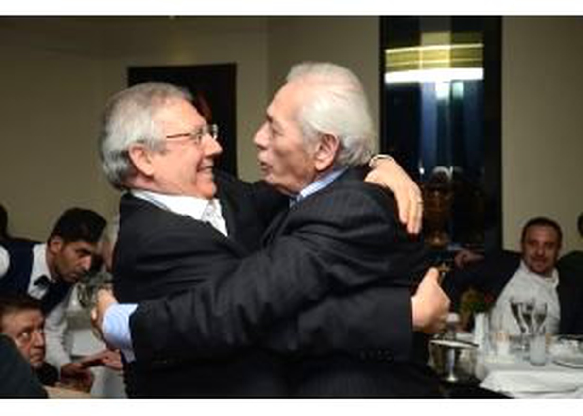 Aziz Yıldırım Efkar Dağıttı