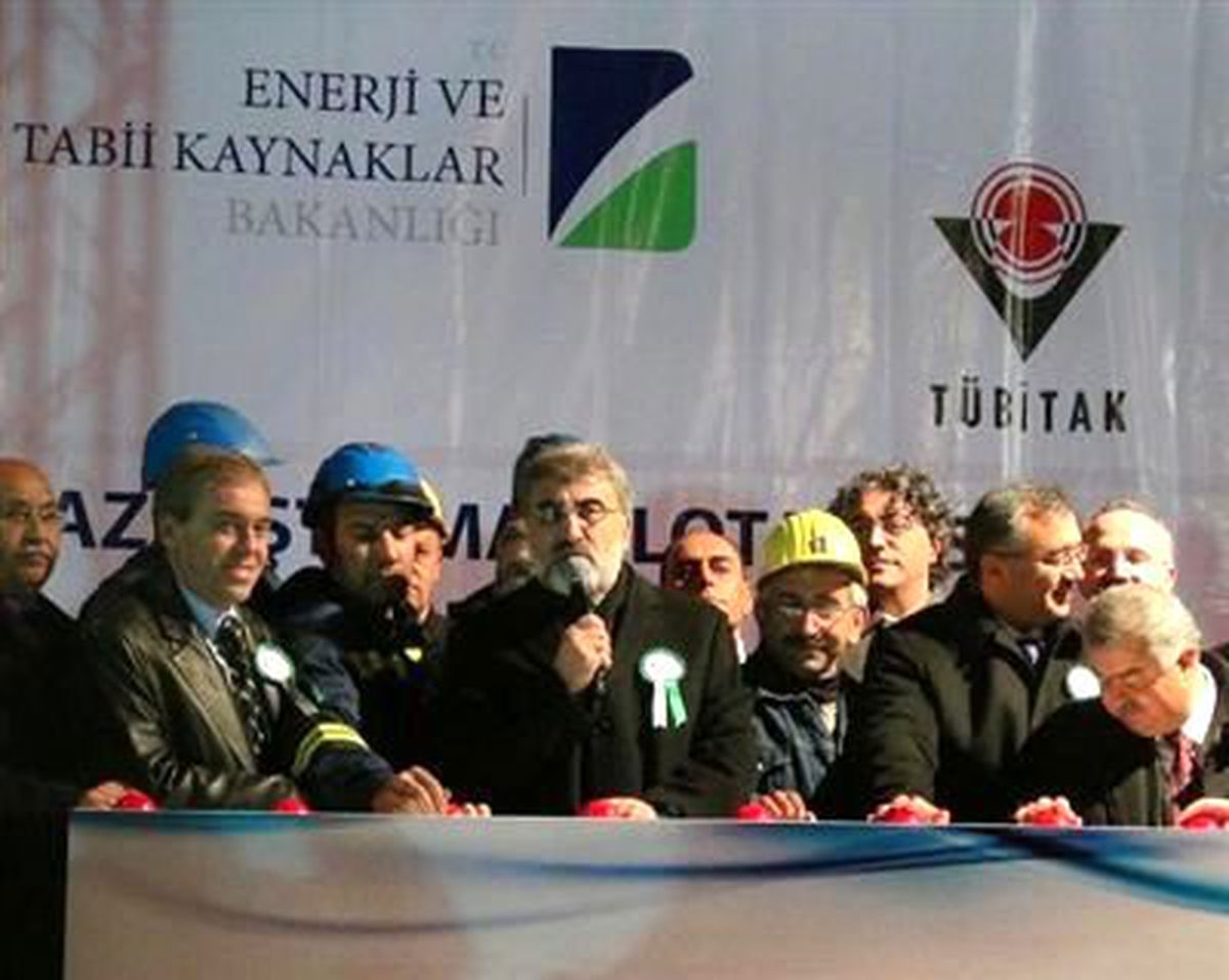 Bakan Yıldız,gazlaştırma Tesisi\'nin Açılışına Katıldı,kömür İşçileriyle Yemek Yedi