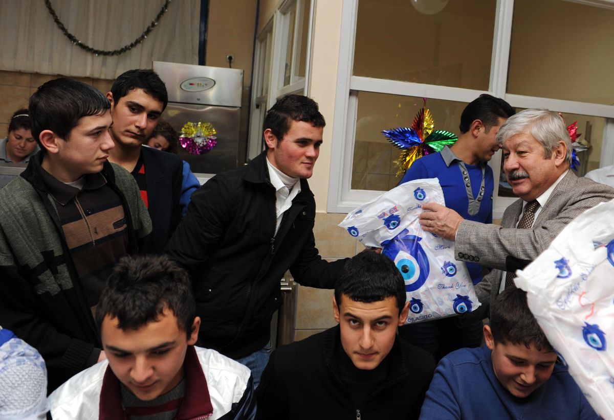 Başkan Akaydın\'dan Çıraklara Yeni Yıl Sürprizi