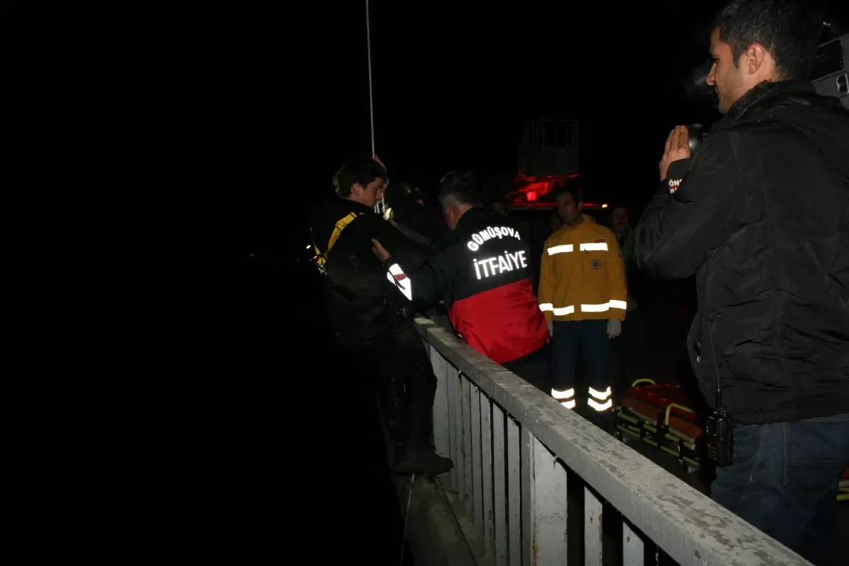 Büyük Melen Çayı Korkuluklarından Aşağı Düştü