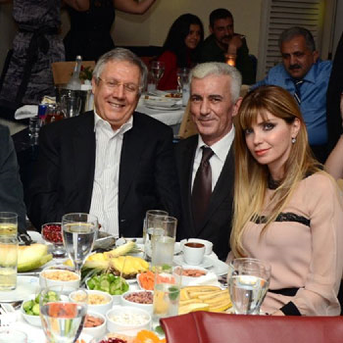 Aziz Başkan\'ın Romantik Gecesi