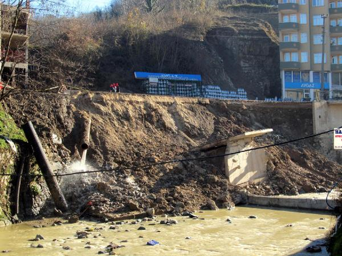 Çöken İstinat Duvarı Korkuttu