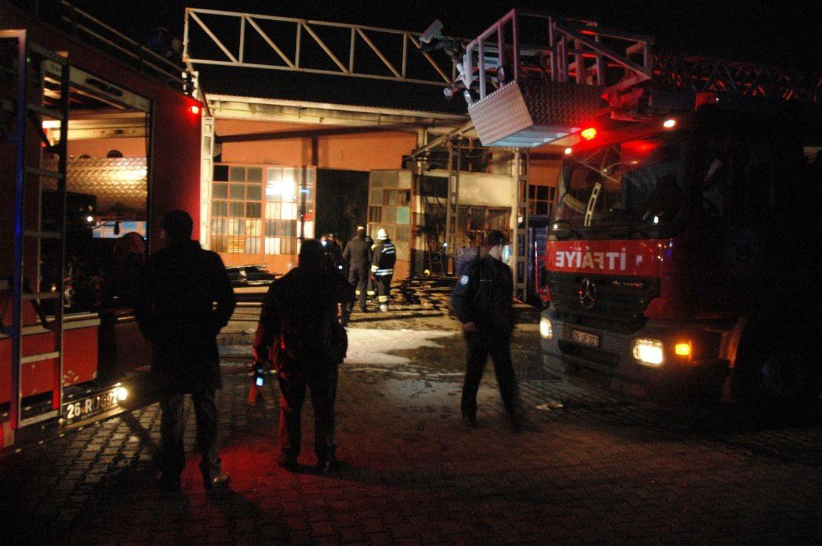 Demir Doğrama Atölyesinde Yangın Çıktı