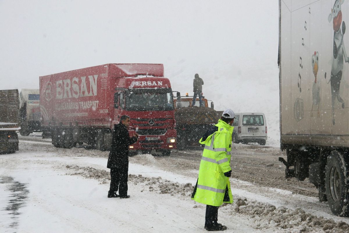 Doğubayazıt Tendürek Yolu Ulaşıma Kapandı