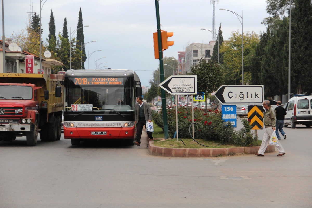 Döşemealtı Kırmızı Otobüslerle Tanıştı
