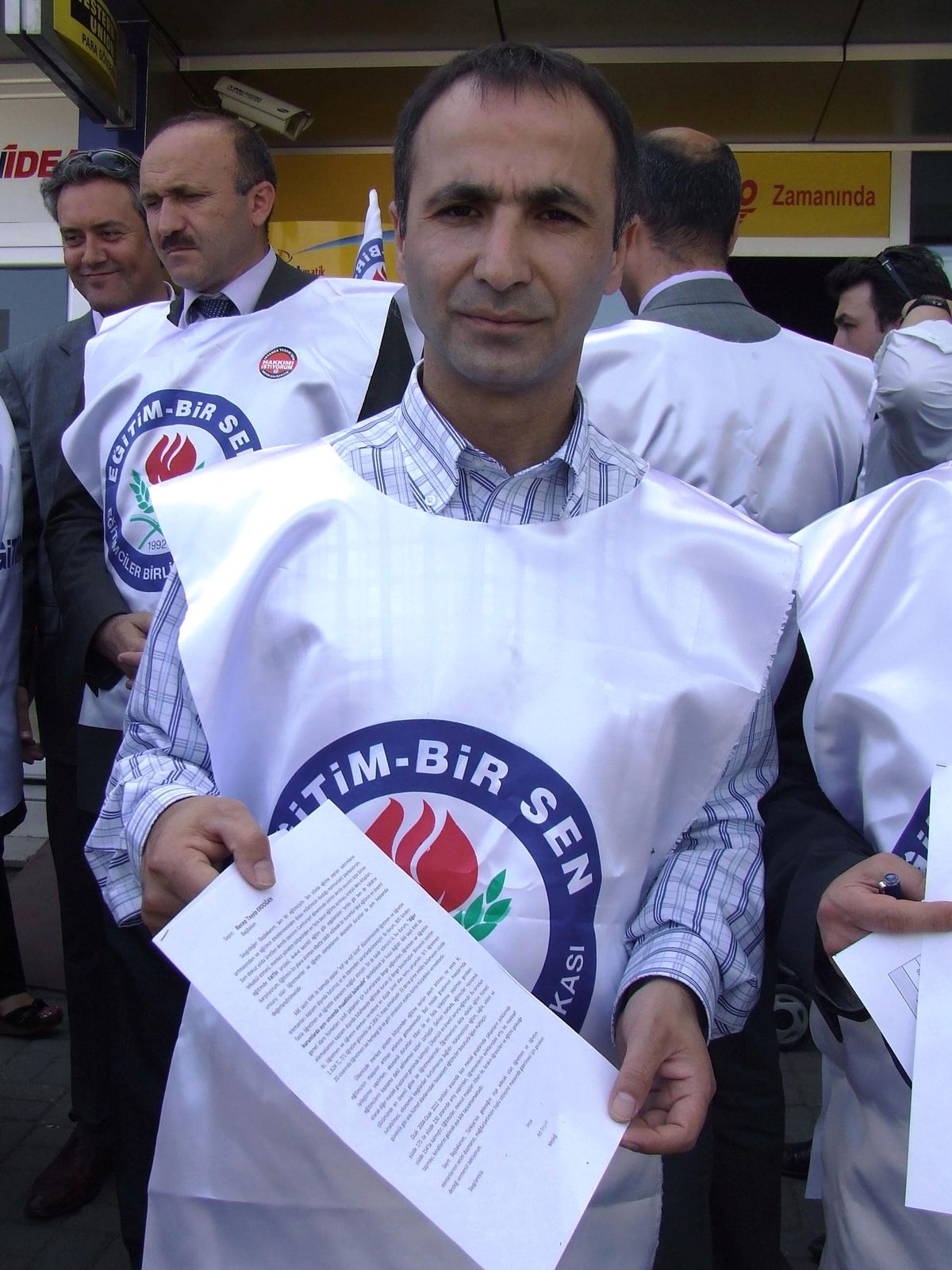 Eğitim-Bir-Sen\'li Öğretmenler Yeni Yılın İlk Mesai Gününde Okullara Sivil Kıyafetle Gidecekler
