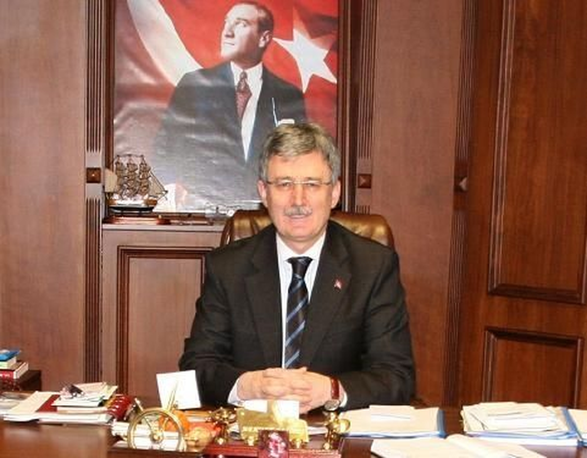 Gölcük Belediye Başkanı Ellibeş."Güçlü Bir Ülke Olarak, Geleceğe Daha Güvenle Bakarak Yeni Bir Yıla...
