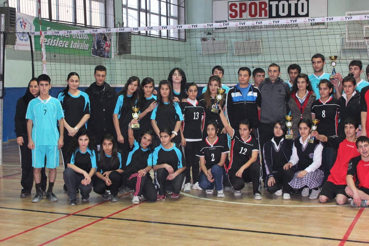 Hakkari\'de Voleybol Müsabakaları Sona Erdi