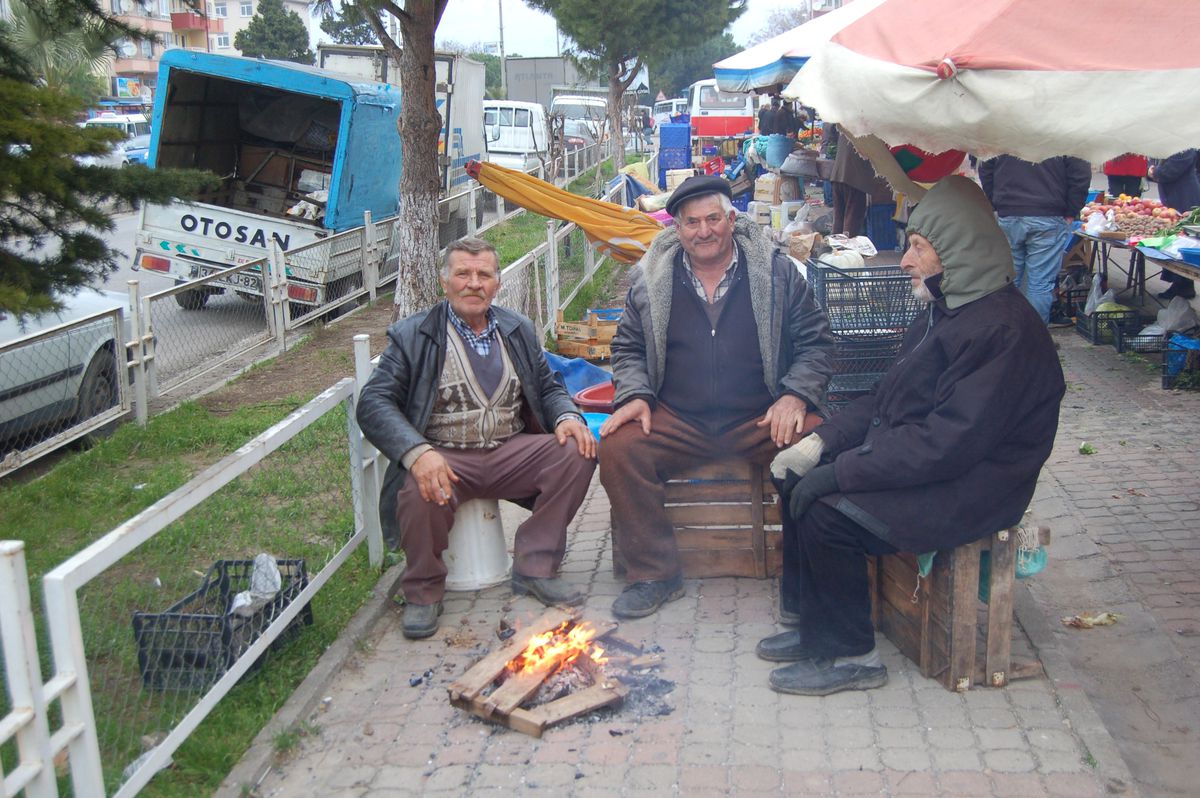 Halk Pazarında Yılbaşı Alışverişi