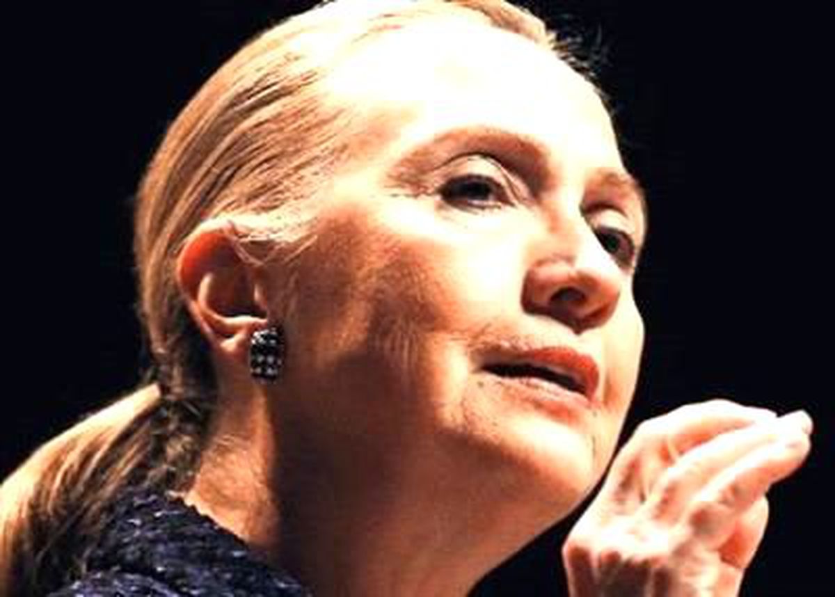 Hillary Clinton Hastaneye Kaldırıldı