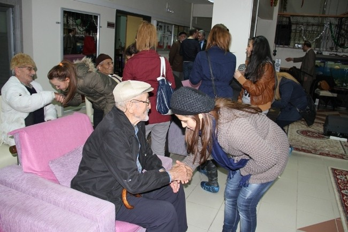 Huzurevi Sakinleri Yeni Yılı Kutladı