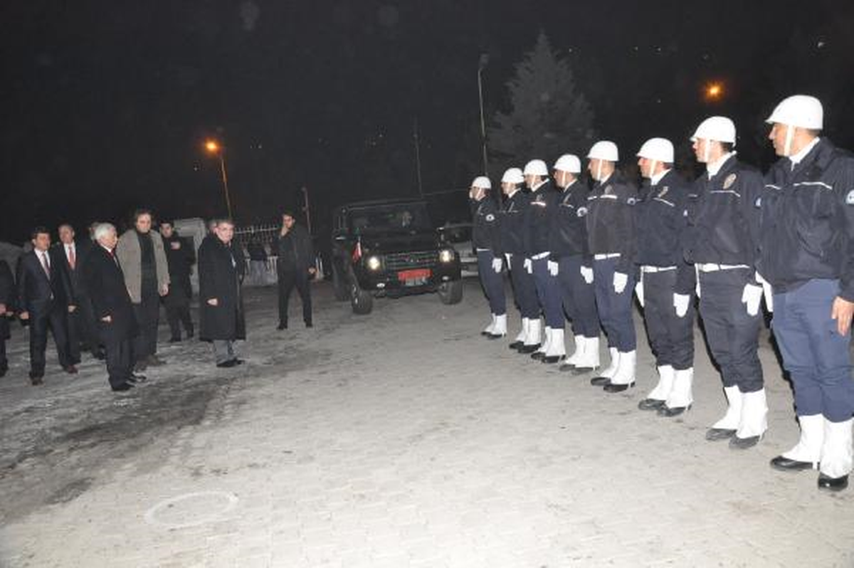 İçişleri Bakanı Şahin Yeni Yıla Hakkari\'de Girecek (2)