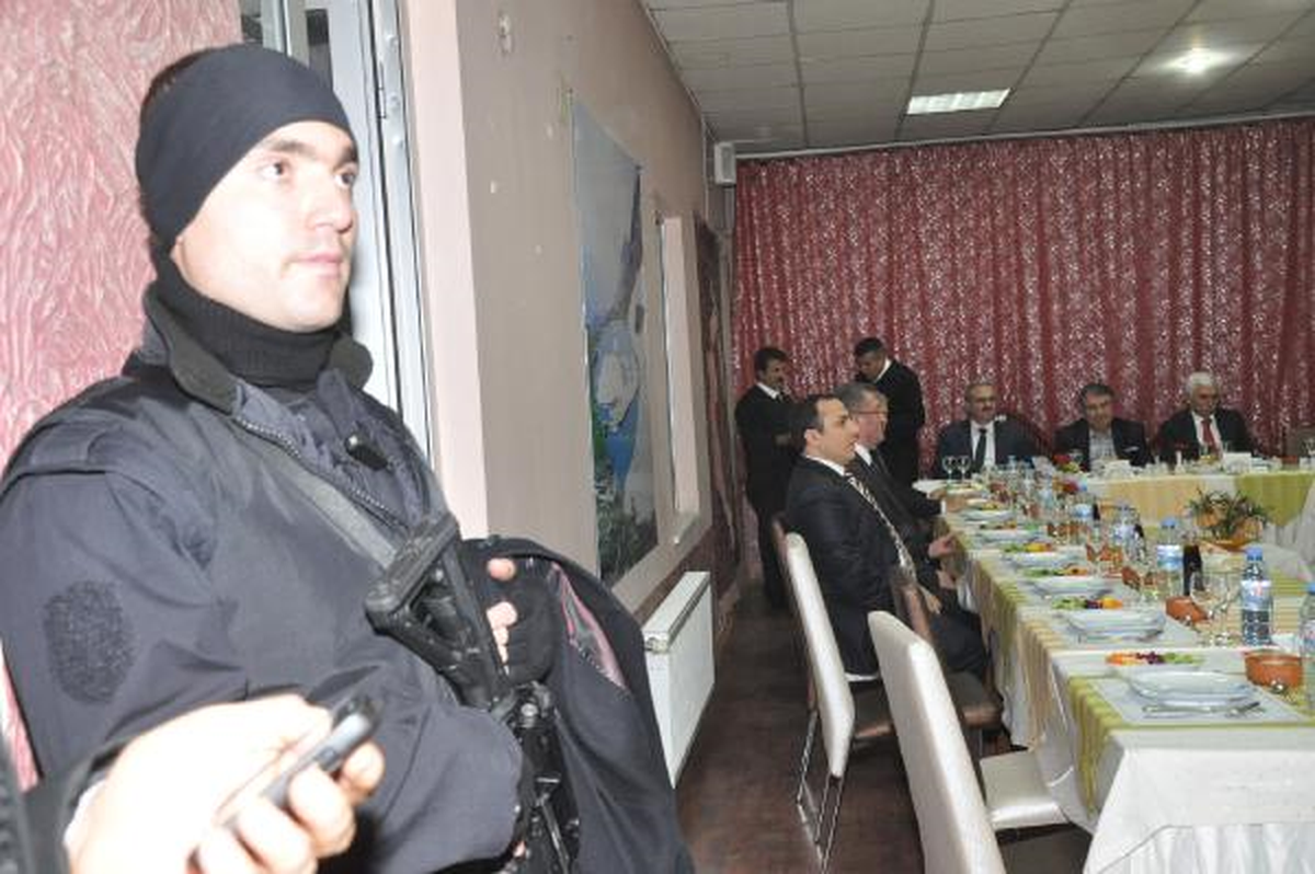 İçişleri Bakanı Şahin Yeni Yıla Hakkari\'de Girecek (3)