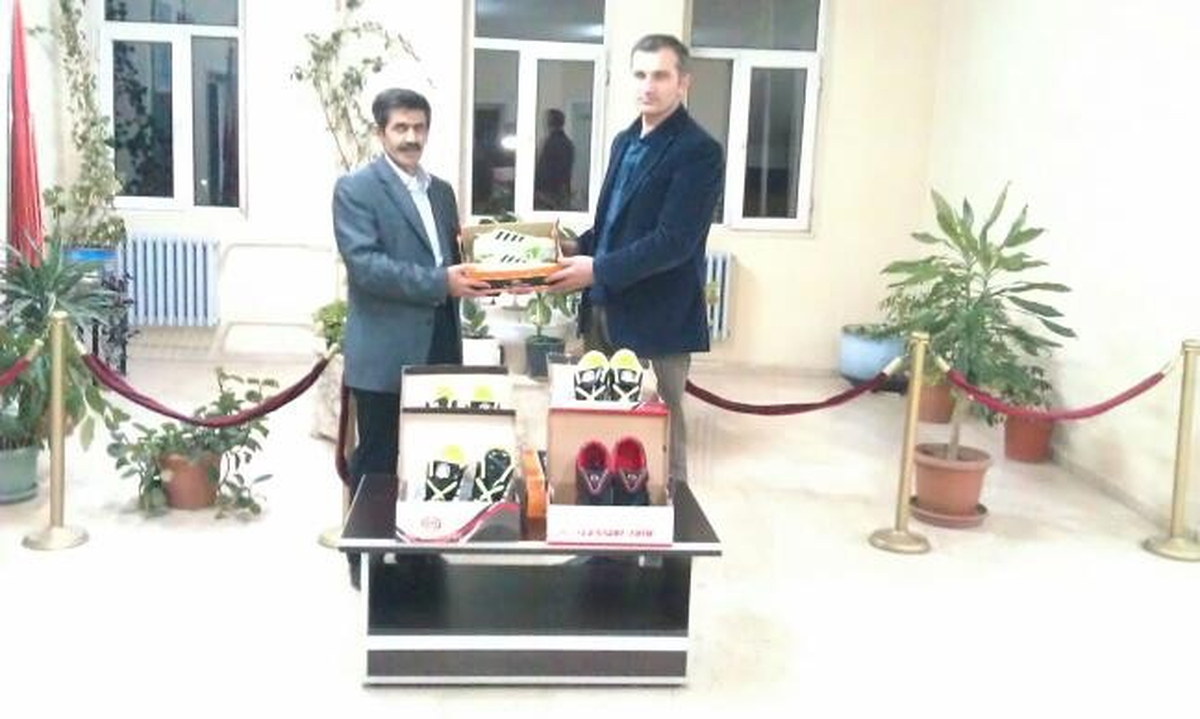 İlçe Başkanı Seyrek\' Ten Demirözüspor\'a Destek