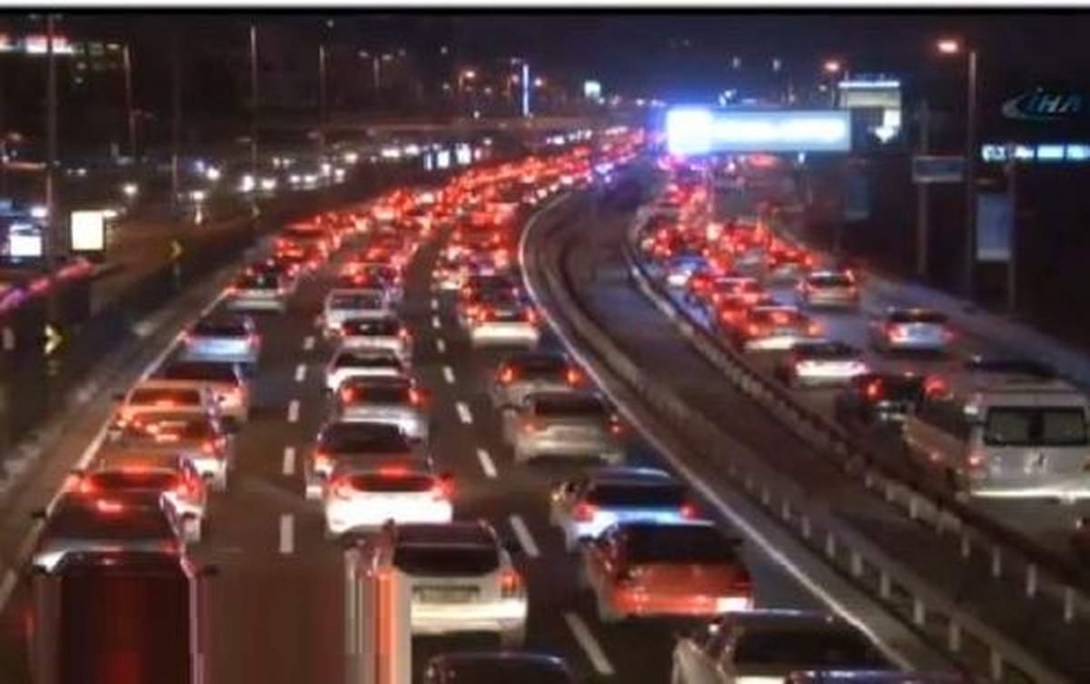 İstanbul Trafiğinde Yılbaşı Yoğunluğu