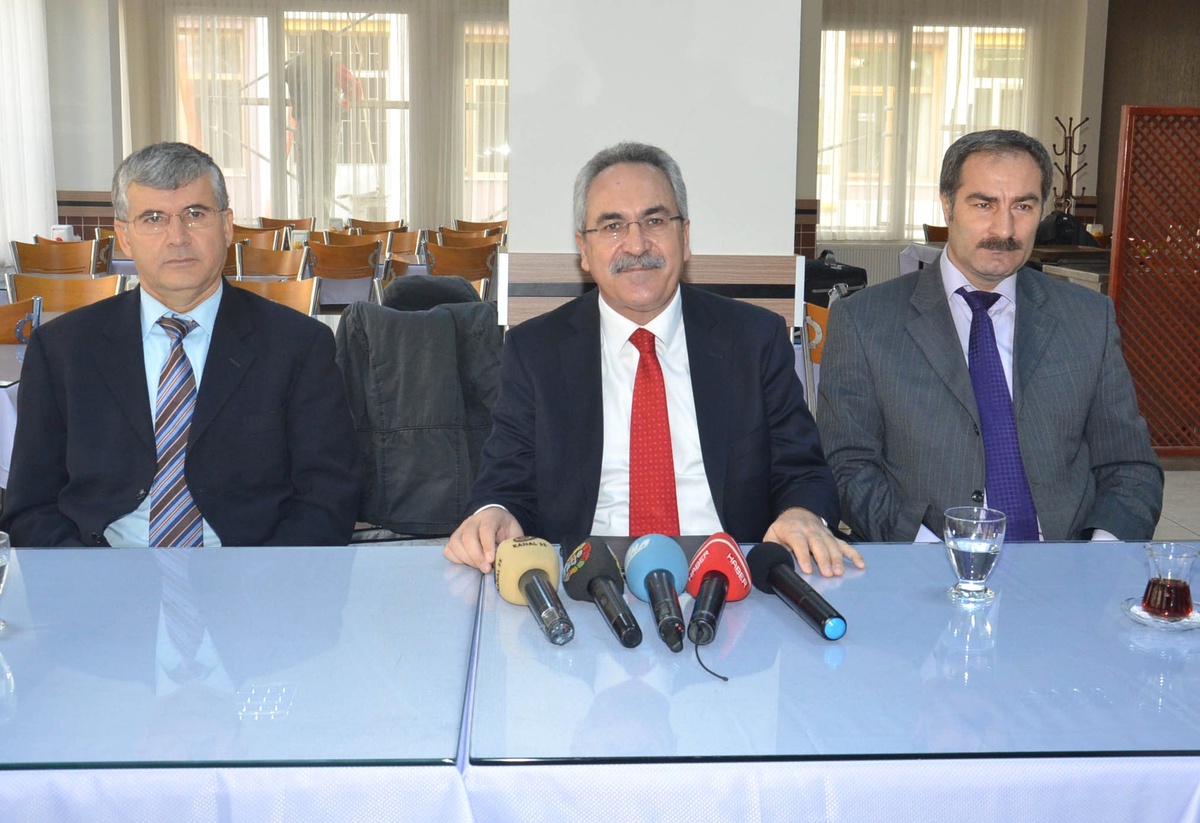 İzmirliler Yeni Yıla Ağaç Dikerek Girdi