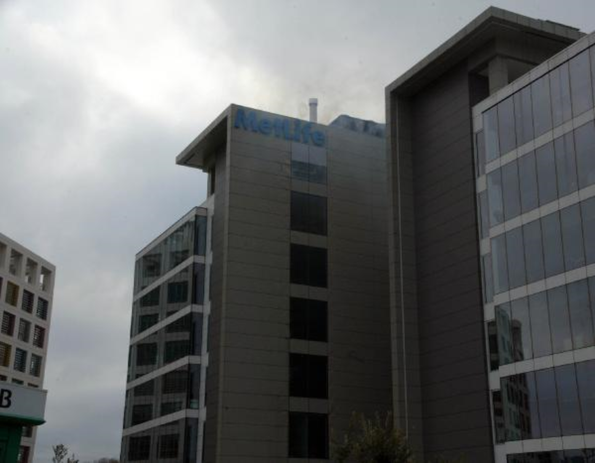 Kavacık\'ta İş Merkezinde Yangın Paniği