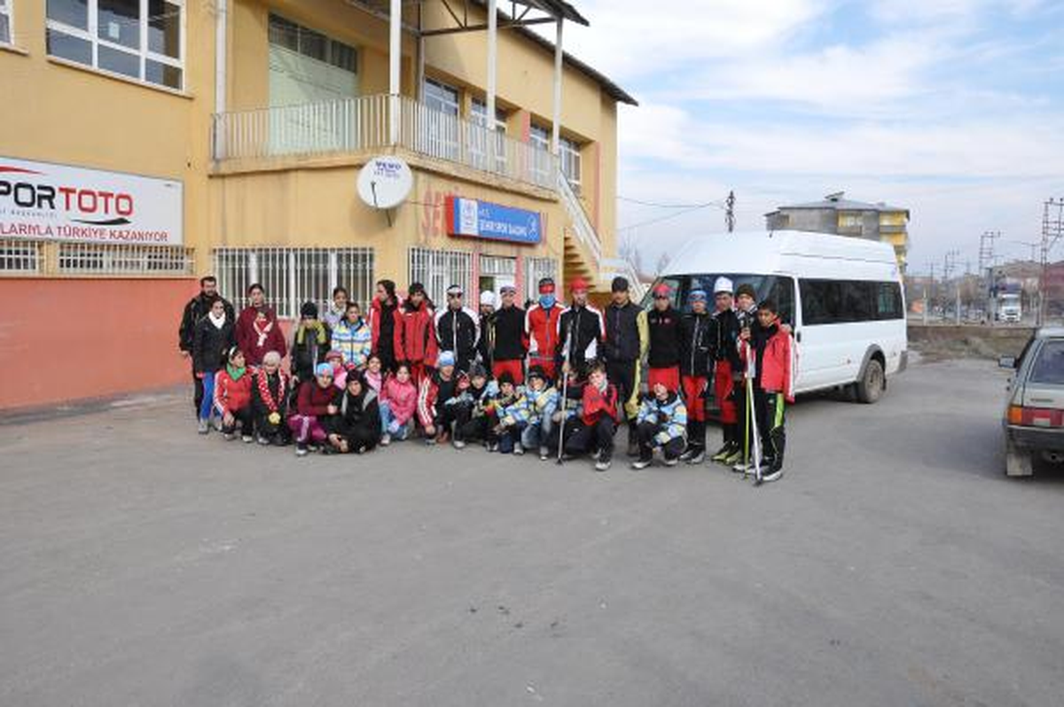 Kayakçılar, Antrenman İçin Her Gün 160 Kilometre Yol Yapıyor