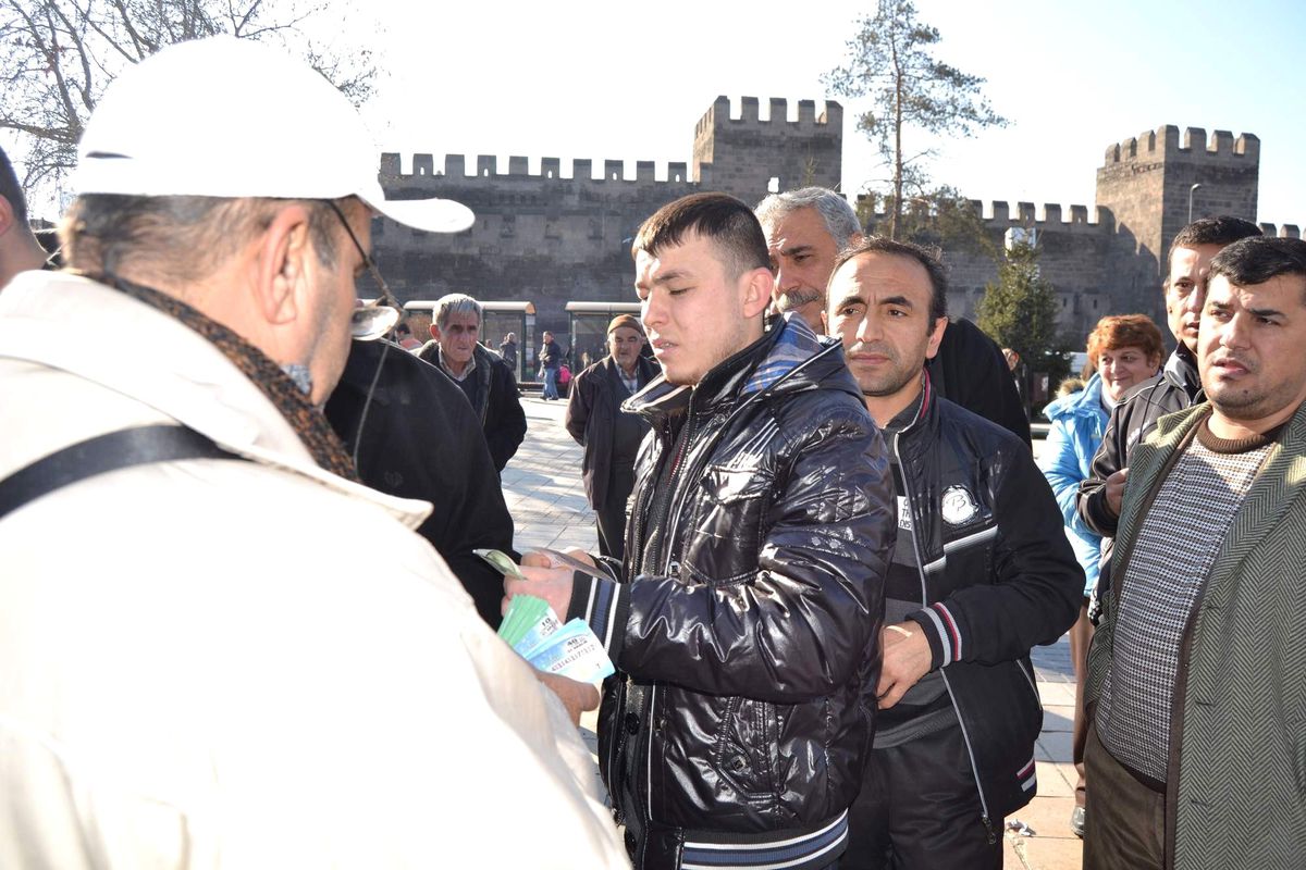 Kayseri\'de 45 Milyon Kuyruğu