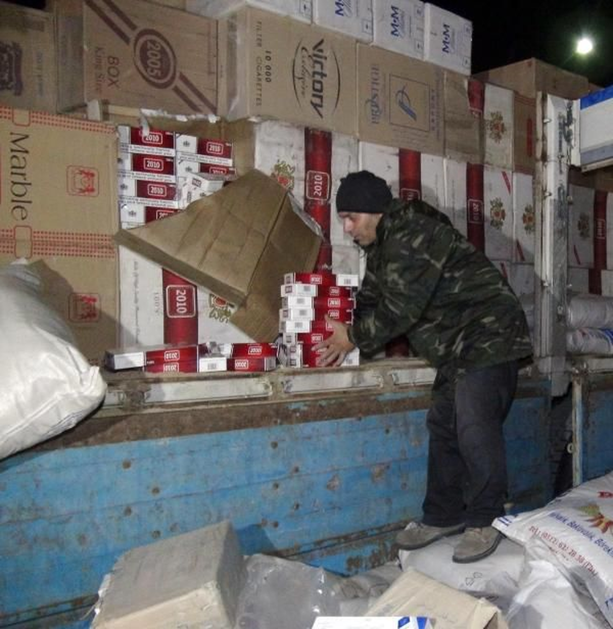 Kepek Çuvalları Arasında 250 Bin Paket Kaçak Sigara Ele Geçirildi