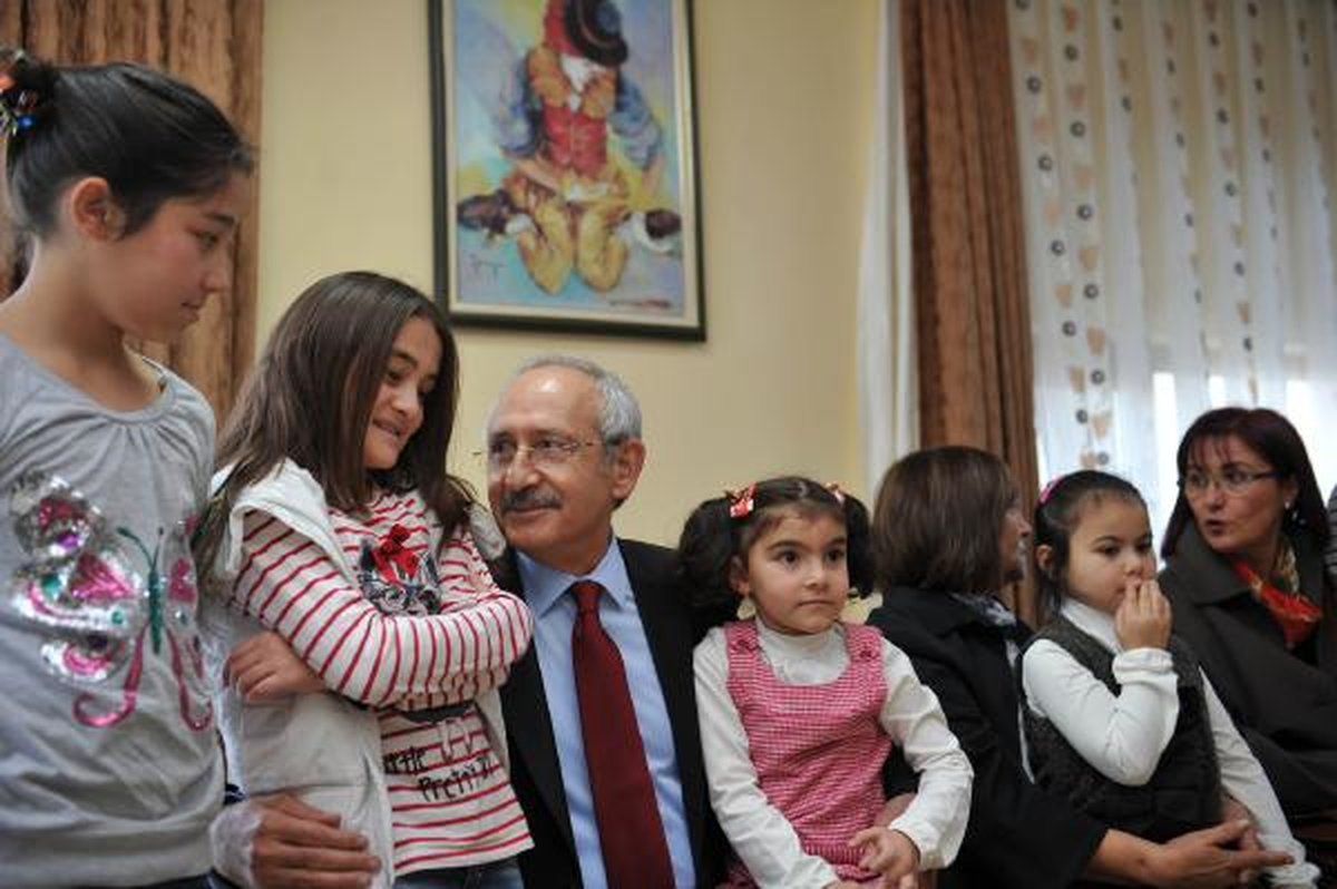 Kılıçdaroğlu, Kimsesiz Çocukları Ziyaret Etti
