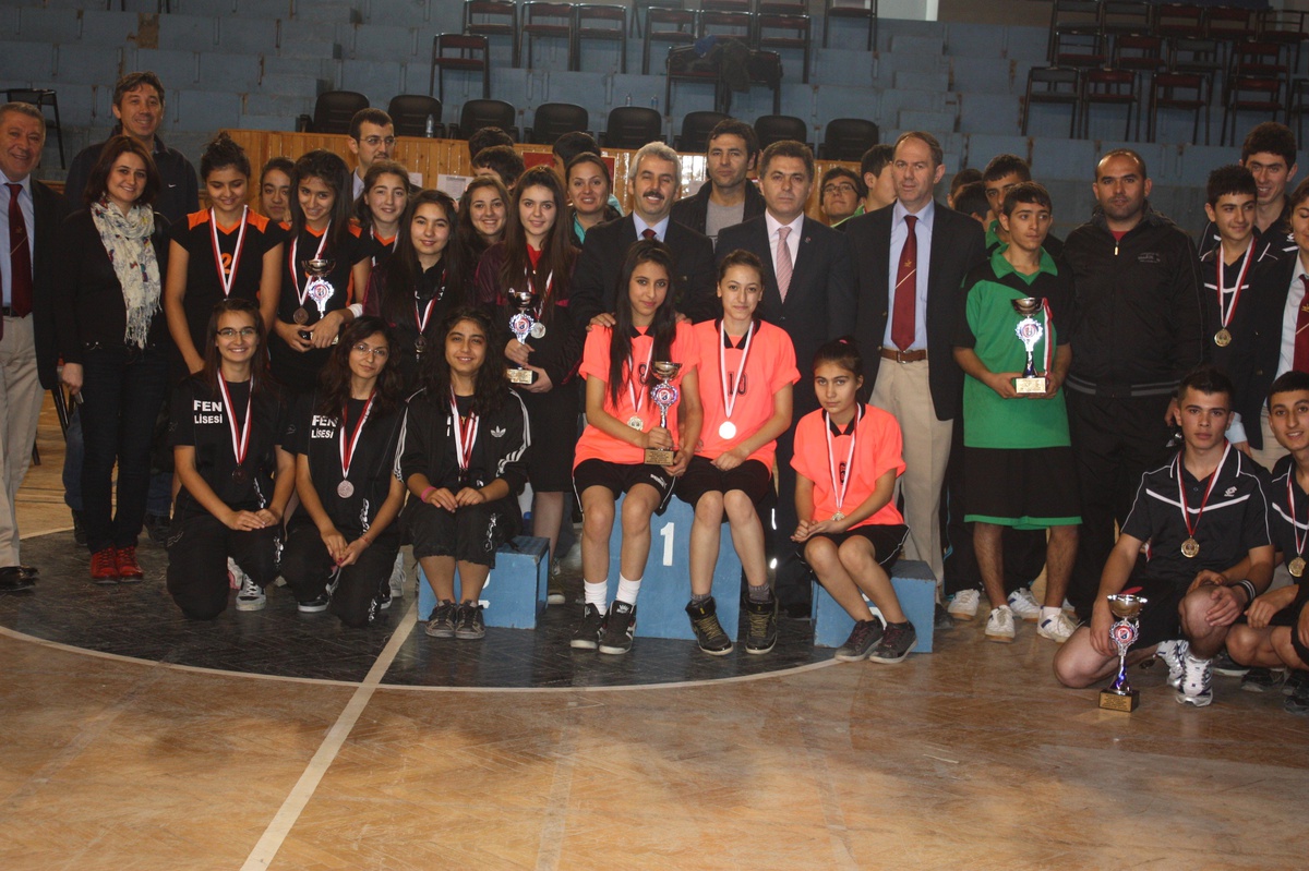 Kırıkkale\'de Genç Erkek ve Kızlar Masa Tenisi Turnuvası Sona Erdi