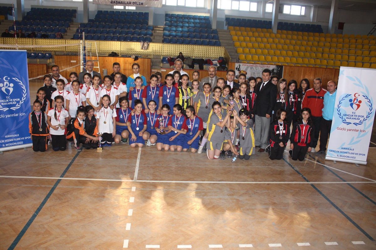 Kırıkkale\'de Küçük Kızlar Voleybol Turnuvası Sona Erdi