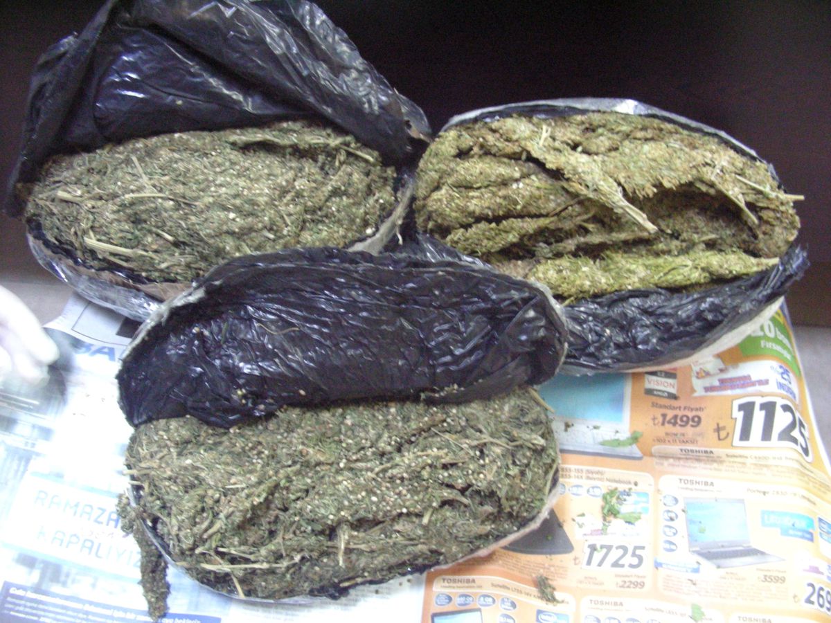 Konya\'da 20 Kilo Esrar Ele Geçirildi