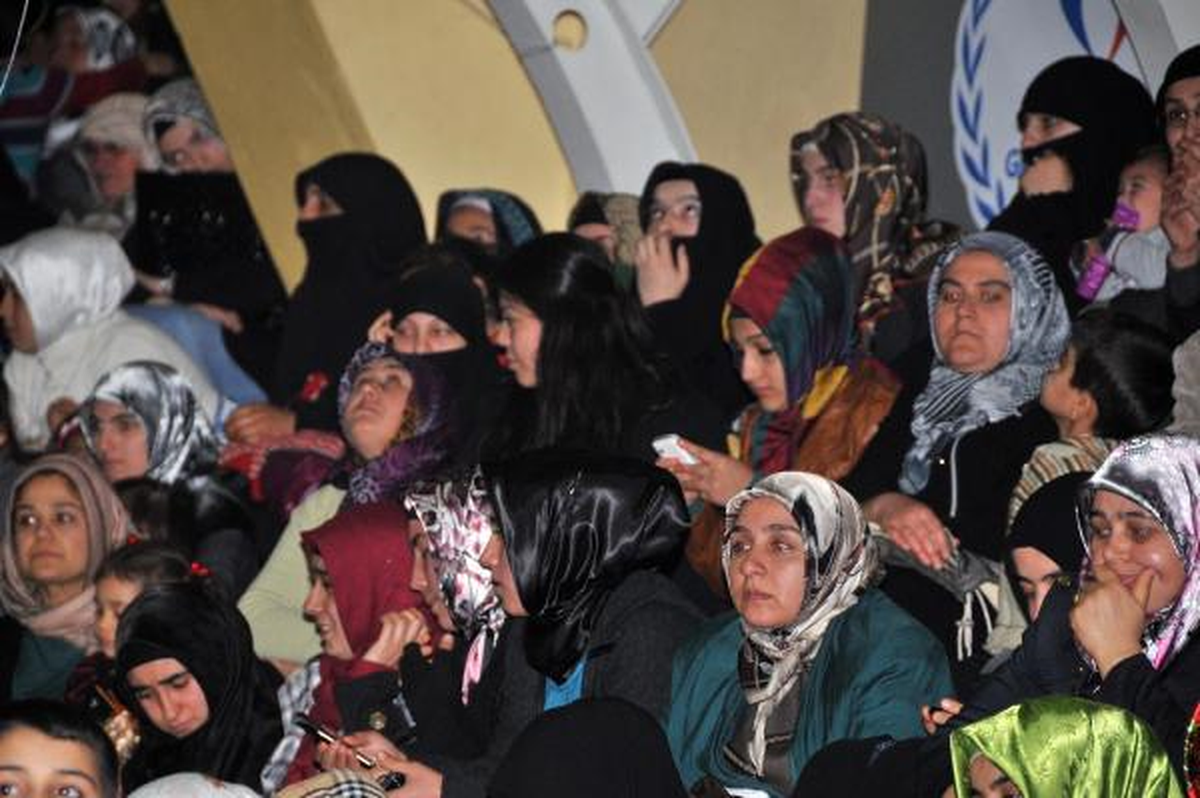 Mekke\'nin Fethi Kutlamalarına Katılanlar Salona Sığmadı