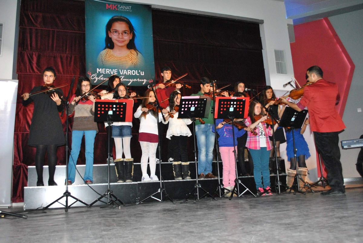 Merve Varol Şarkılarla Anıldı
