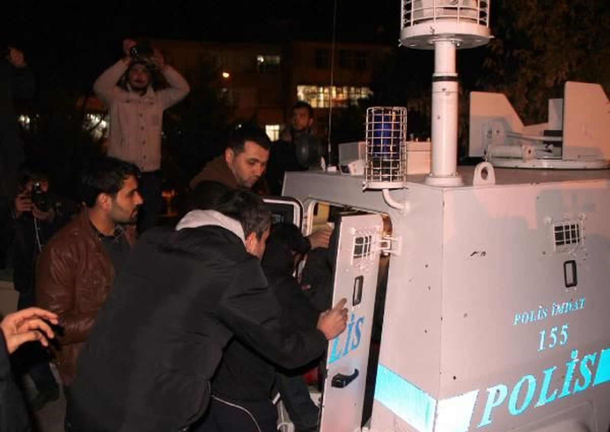 Molotof Atıtıkları İddia Edilen 6 Kişi Tutuklandı