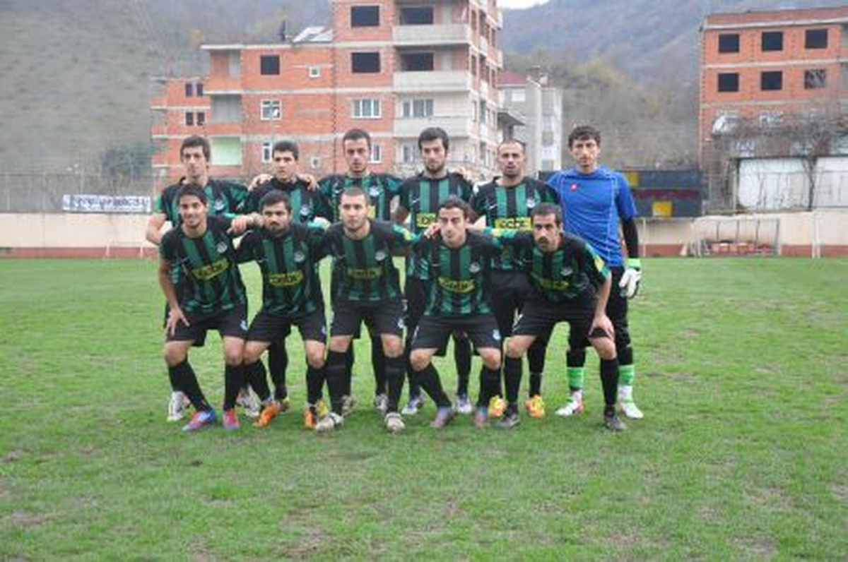 Patnos Gençlik Spor Araklı Spor\'u Çimlere Gömdü