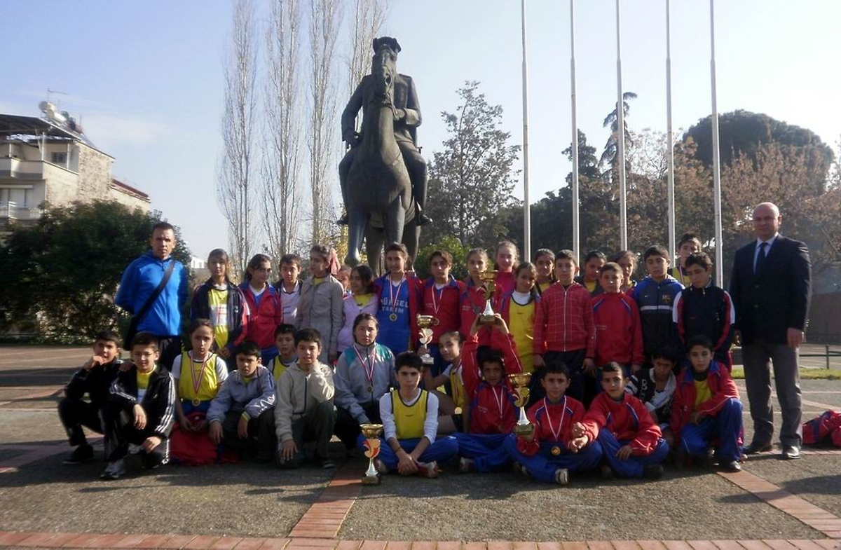 Salihli\'deki Atatürk Koşusu\'nda Taytan Fırtınası Esti