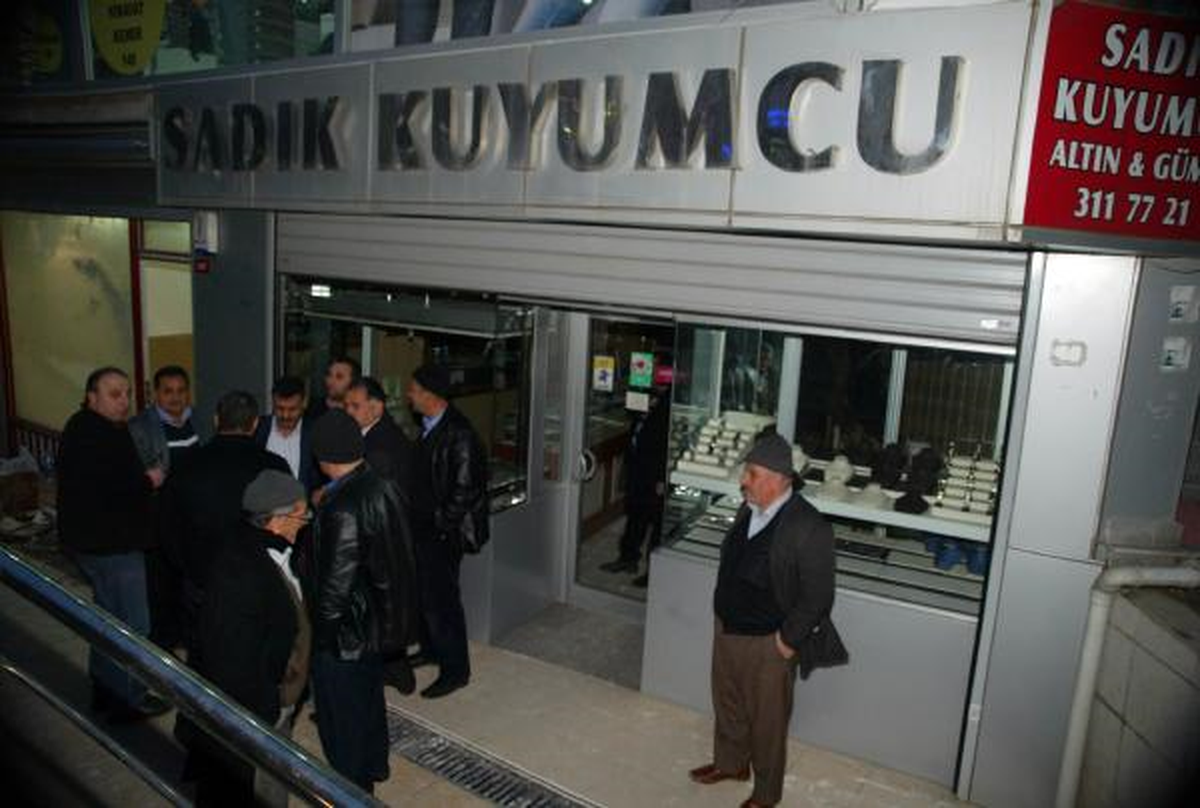 Sancaktepe\'de 2 Milyon Liralık Kuyumcu Soygunu