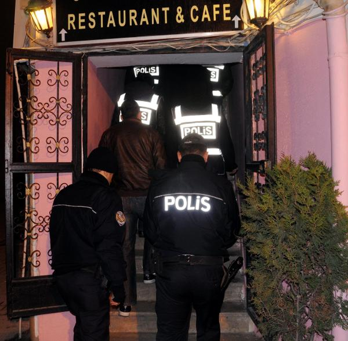 Şanlıurfa\'da, Yılbaşı Gecesi Eğlence Merkezlerine Gece Denetimi