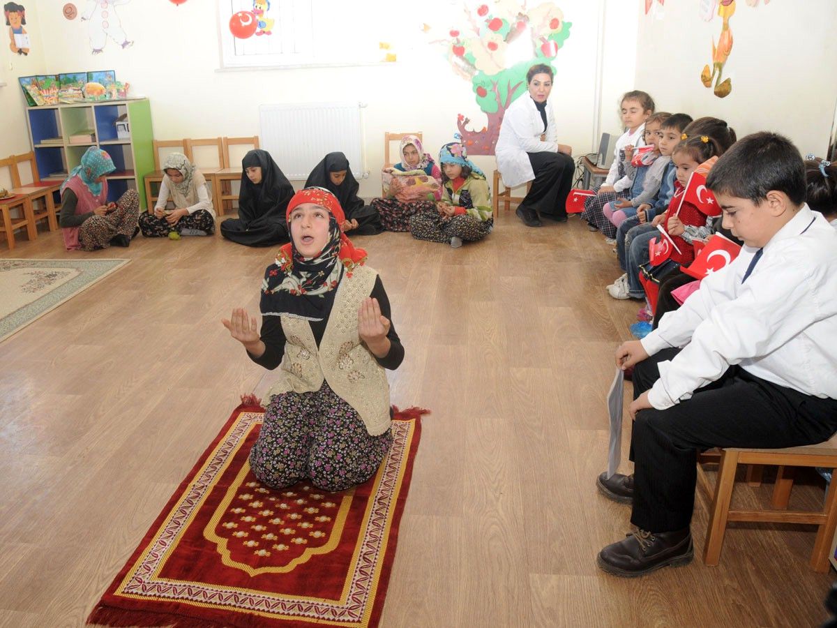 Şehitkamil Belediyesi\'nin Minik Kursiyerlerinden 25 Aralık Gösterisi