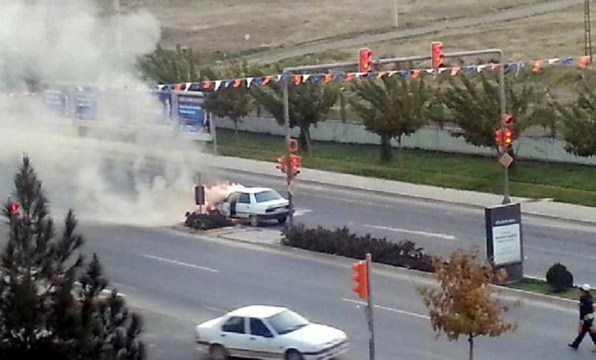 Seyir Halindeki Otomobil Alev Aldı