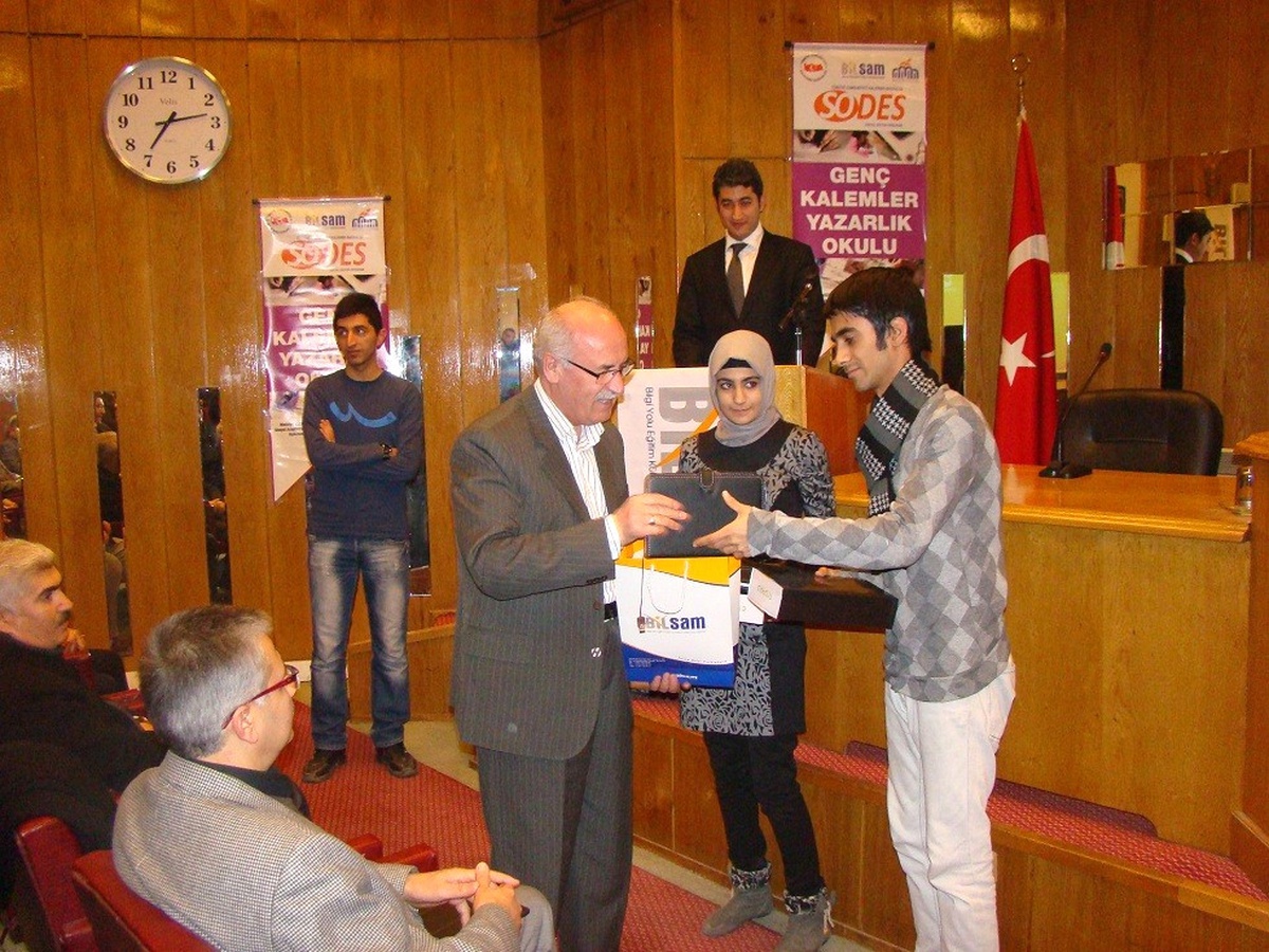 Şiir ve Hikaye Yarışmasında Dereceye Girenler Ödüllendirildi